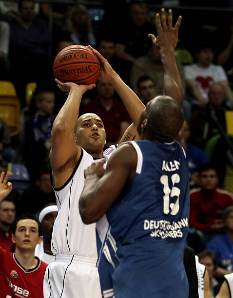 年仅十几岁 年仅十几岁