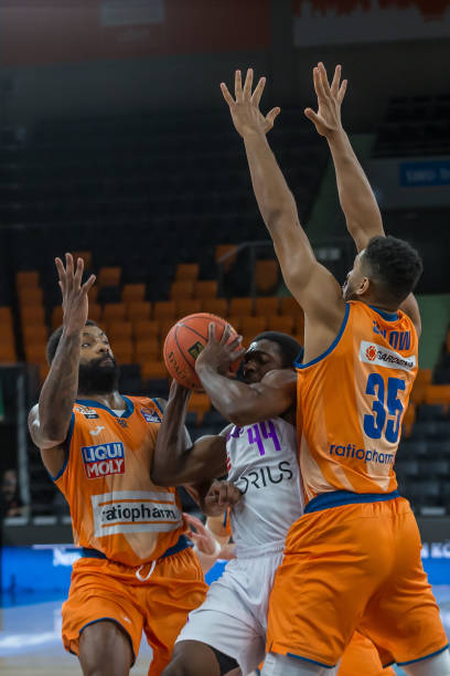 的防守备受 的防守备受