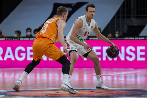 防守对抗进 防守对抗进